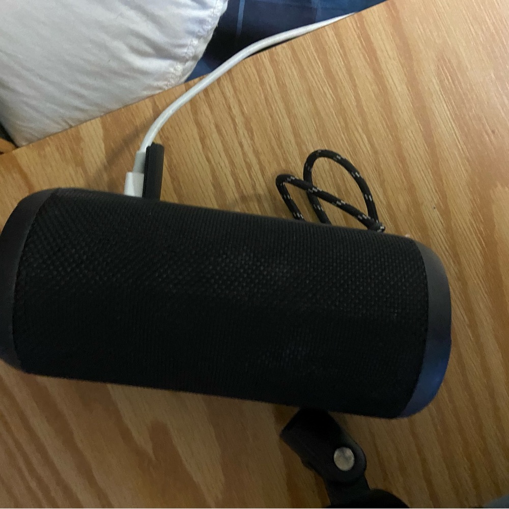 jumbo speaker with cords and etc.